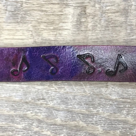 Sold-HP✨ Tie-dye music notes leather bracelet - Picture 4 of 5